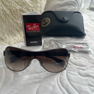 Brand new Ray Ban Sunglasses in box with tags.